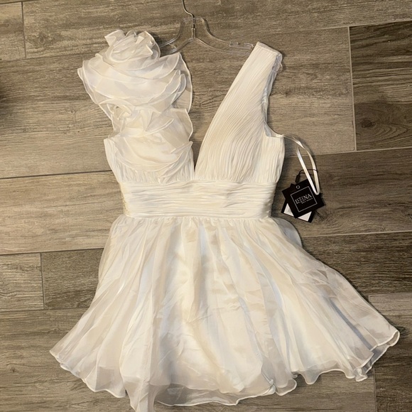 Mac Duggal Ruffle Shoulder Minidress - Picture 5 of 11